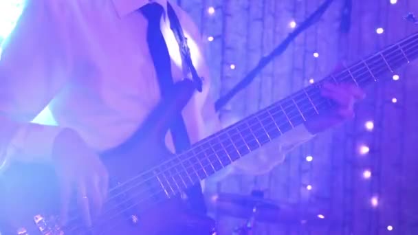 Man bass guitarist playing electrical guitar — Stock Video