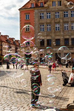 Dostum başlattı sabun köpüğü eski şehir cen turist eğlendirmek