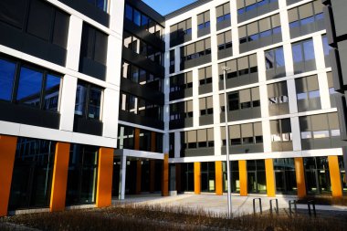 Modern ofis binasına yeni bir çağdaş sektörde giriş