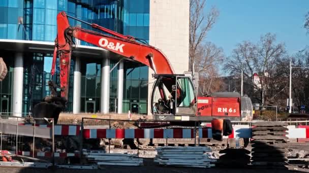 Breslau Polen Januar 2020 Rote Bagger Arbeiten Einer Straße Der — Stockvideo