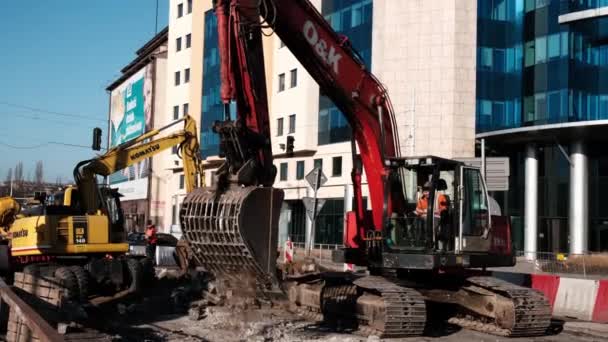 Breslau Polen Januar 2020 Zwei Mächtige Bagger Arbeiten Einer Straße — Stockvideo