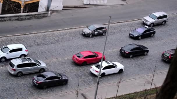 Viele Autos Fahren Berufsverkehr Stau Auf Einer Straße Der Innenstadt — Stockvideo