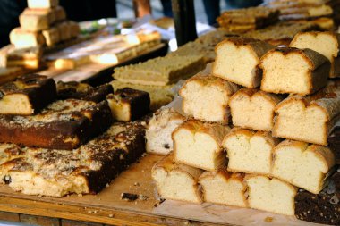 Gıda Pazarı 'nda Taze Pişmiş Ekmek Türleri.
