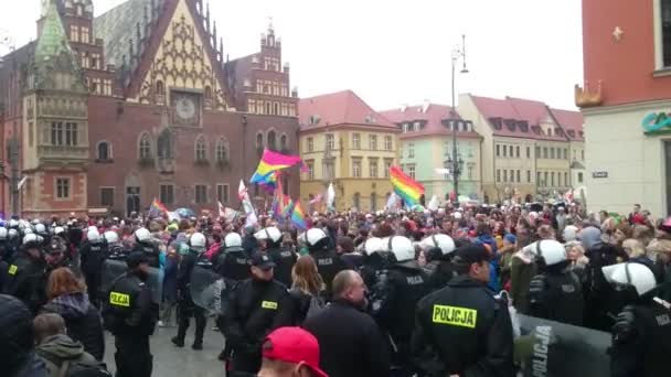 Wroclaw Polska Wrzesień 2019 Tłum Ludzi Maszerujących Paradę Gejów Lgbt — Wideo stockowe