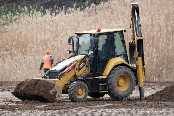 Kryvyi Rih Ucrania Abril 2020 Excavadora Industrial Pesada Trabajando Camino —  Fotos de Stock