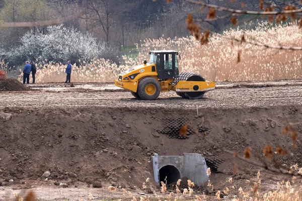 Kryvyi Rih Ukraine エイプリル社 2020年 建設重工業機械は新しい道を作る — ストック写真