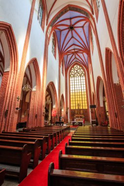 Wroclaw, POLAND - Mayıs, 2018. Bir ortaçağ Katolik katedralinin içinde..