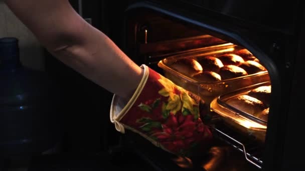 Confectioner Woman Takes Out Freshly Baked Hot Homemade Muffins Oven — Stock Video