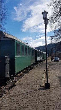 Turistler için yeşil tren durağanlığı