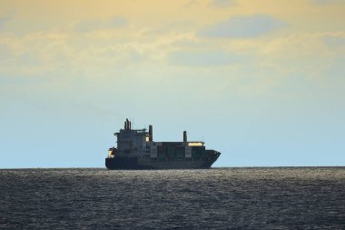 İthalat ihracat ve iş lojistiğinde konteyner gemisi