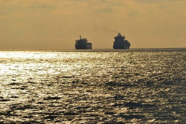 Uluslararası lojistik nakliye için denizde kargo gemileri