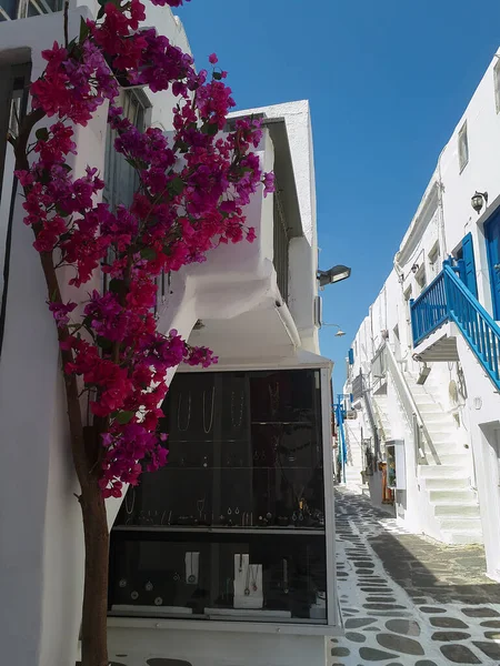 Yunan sokak manzaralı tatil beldesi