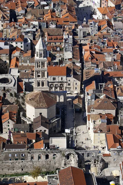 Peristyle and St Domnius cathedral in Split, aerial view — Stock Photo, Image