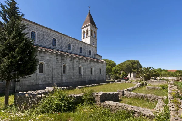 Grohote, głównego miasteczka na wyspie Solta w pobliżu Splitu w Dalmacji — Zdjęcie stockowe