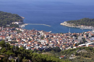 Turistik şehir Makarska Hırvatistan Adriyatik kıyısında
