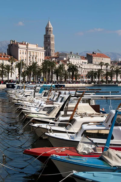 Porto de Split, cidade na Croácia — Fotografia de Stock