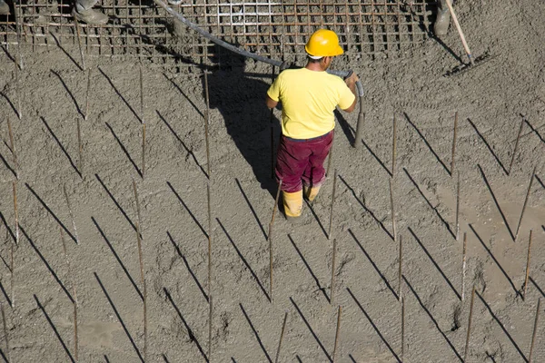 Worker on concrete background — Stock Photo, Image