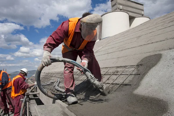 Sanayi Ile Püskürtme Beton Dinç Çatı Yenileme — Stok fotoğraf