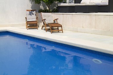 Plaj sandalyesini Yüzme Havuz kenarında