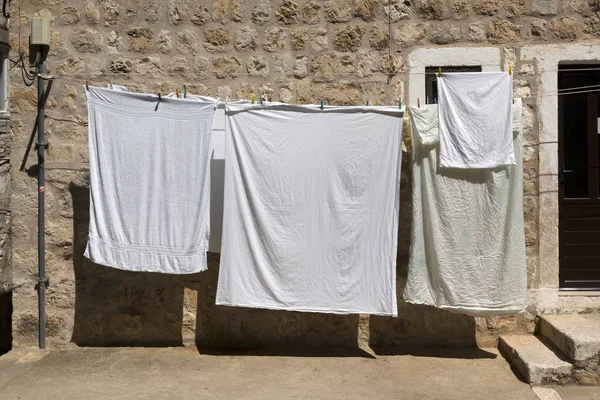 Çamaşırhane Eski Dubrovnik Cephe Önünde Kurutma — Stok fotoğraf