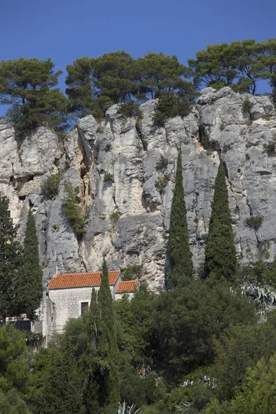 Каменная Церковь Святого Иеронима Скалами Марьяна Расколотой Хорватии — стоковое фото