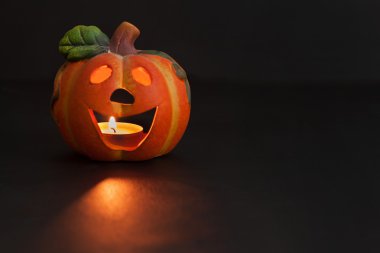 Cadılar Bayramı için balkabağı fener. Perili tebrik. 