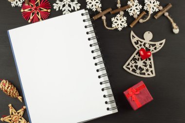 Noel ve angel için dilek. Süslemeleri için hediyeler. Noel arifesi için hazırlanıyor.