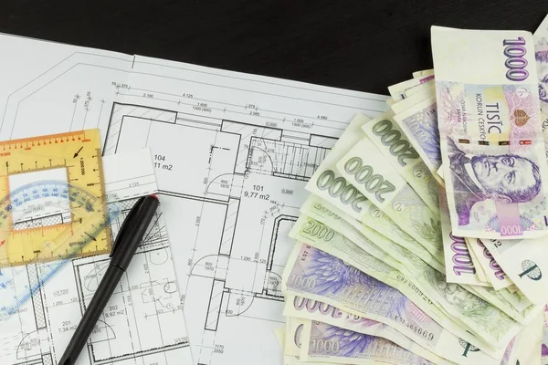 Bir ev inşa etmek için para. İpotek taksit. Geçerli çek banknotlar. Mimari Proje, mimari plan, teknik proje, inşaat planının bir parçası. 