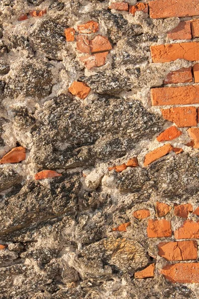 Viejo muro de granito. Fondo de piedra. Pared hecha de piedras y ladrillos . — Foto de Stock