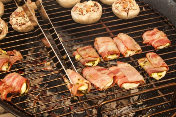 Grilled bacon with cheese and spinach. Summer Grill Party. — Stock Photo, Image