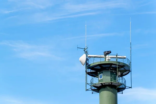 Kustnära radar i Polen Östersjön. Säkerheten vid sjötransporter. Övervakning av frakt. — Stockfoto