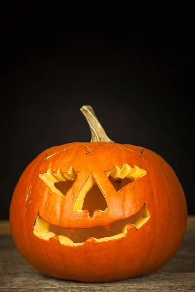 Detail van gesneden pompoen. Halloween feest. Traditionele decoratie van de pompoen. Rechtenvrije Stockfoto's