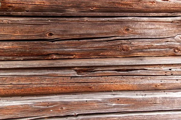 Viejas vigas de madera agrietadas. Detalle de una pared de madera . —  Fotos de Stock