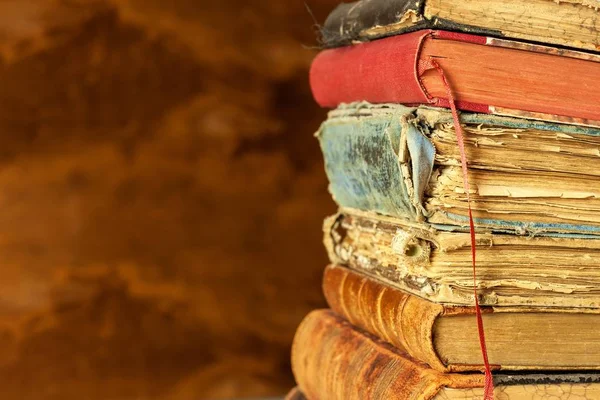 Old books on wooden shelf. Studying at the University from old Books. Place for text. — Stock Photo, Image