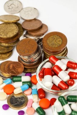 Yeni ilaçların finansman. İlaçlar çek ve Euro para ile farklı türleri. Kanser tedavisi için Finans.