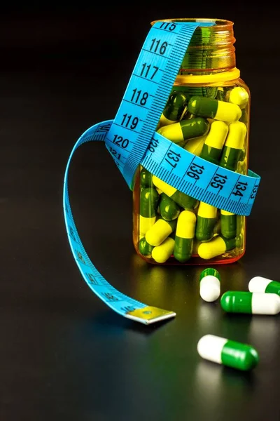 Pills with measuring tape. Weight loss concept. Obesity medications. Healthy life style. Dangerous obesity. — 스톡 사진