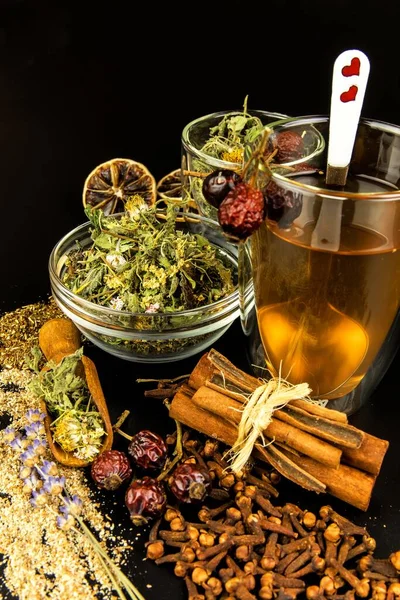 Чашка Трав Яного Чаю Різні Інгредієнти Трав Яного Чаю Скляних — стокове фото