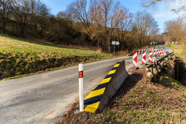 Señales Tráfico Reparación Pequeño Puente Una Carretera Campo República Checa —  Fotos de Stock