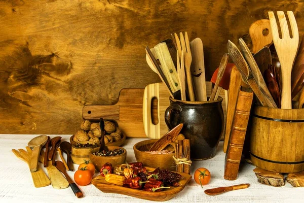 Αρχιμάγειρας Ξύλινα Σκεύη Κουζίνας Γυάλινο Μπουκάλι Ελαιόλαδο Ξύλινες Σανίδες Σπιτικό — Φωτογραφία Αρχείου