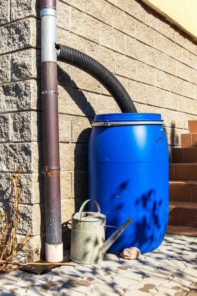 Blue Plastic Rain Water Barrel Watering Garden Water Saving Water — Stock Photo, Image