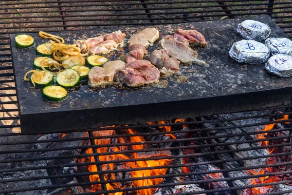 Barbecue Sur Pierre Granit Foyer Ouvert Pour Barbecue Viande Légumes — Photo