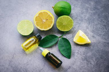 Aromaterapi, limonlu bitkisel yağ şişesi aroması.