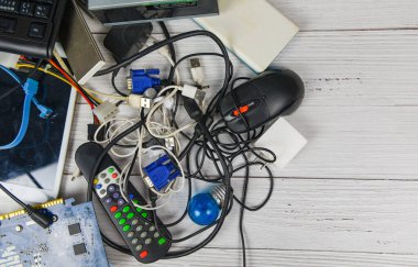 Elektronik atık kavramı - Çöp elektrik atığı r için hazır