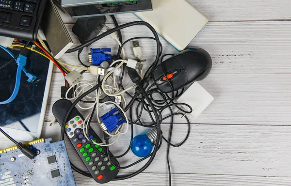 Elektronik atık kavramı - Çöp elektrik atığı r için hazır