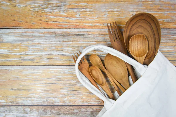 Herramientas de cocina naturales productos de madera - Utensilios de cocina backgroun — Foto de Stock