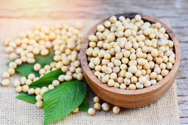 Soya , Soybean in a wooden bowl agricultural products on the sac — Stock Photo, Image