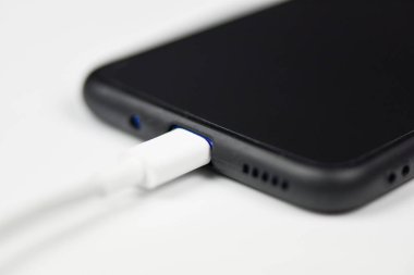 Cep telefonundaki akıllı telefon yeni hızlı Usb tip-C portu ve bize telgraf çek