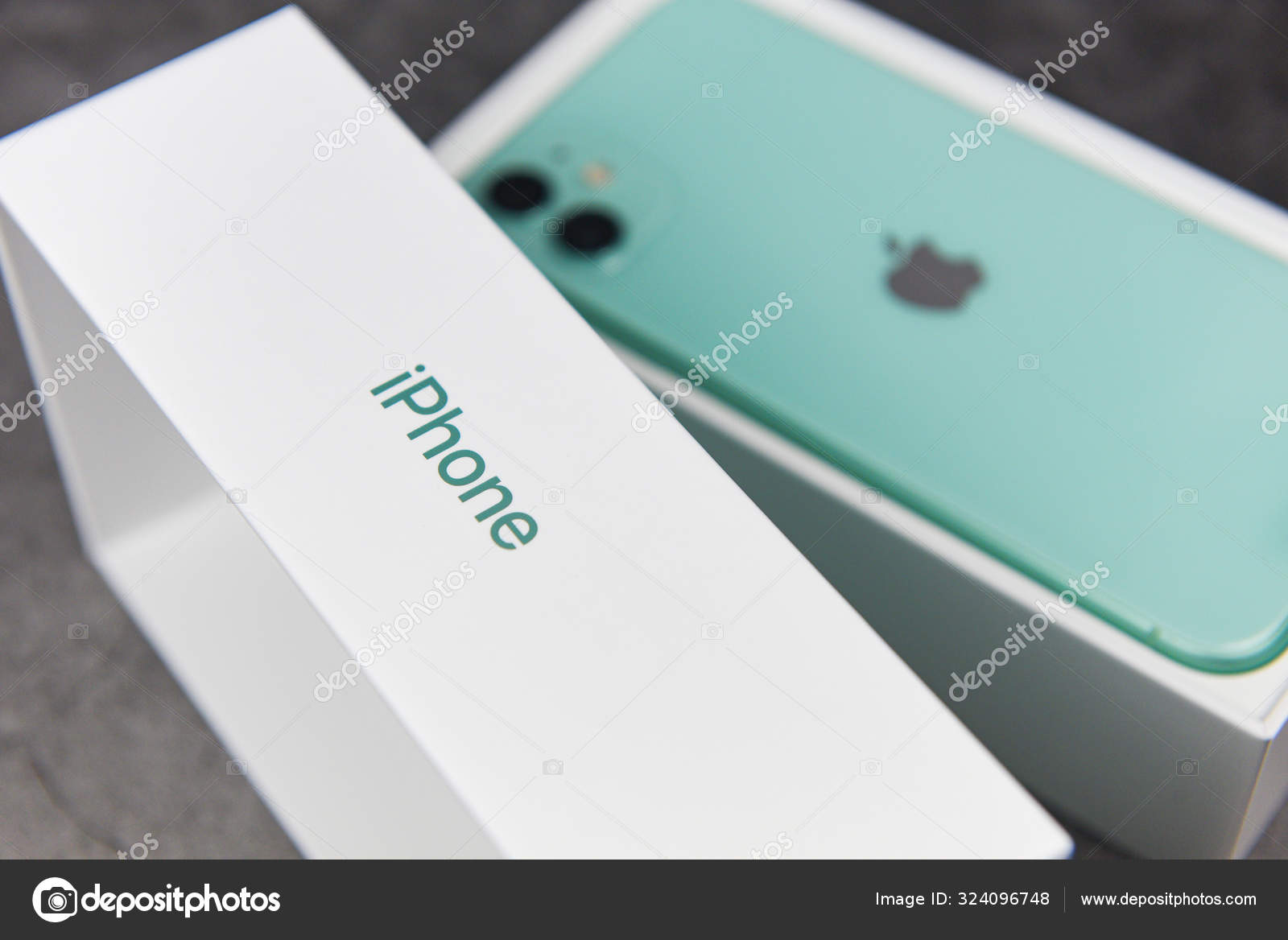 Smartphone New Iphone 11 Green Color And Package Box Modern 19 Stock Editorial Photo C Poringdown Gmail Com