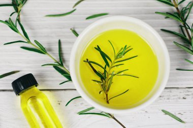 Temel yağ şişesi AR için doğal spa malzemeleri biberiye yağı