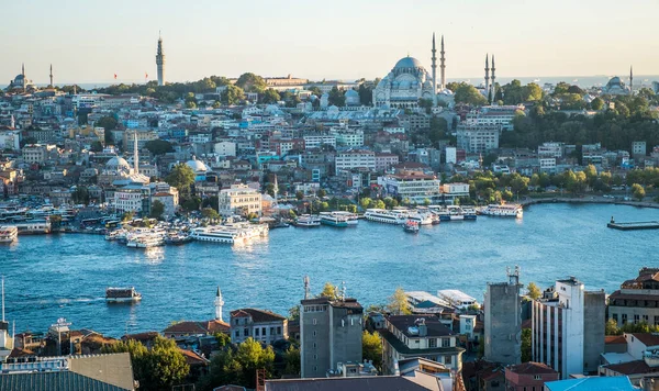 İstanbul kenti Türkiye nehir manzaralı - Doğu turnesi